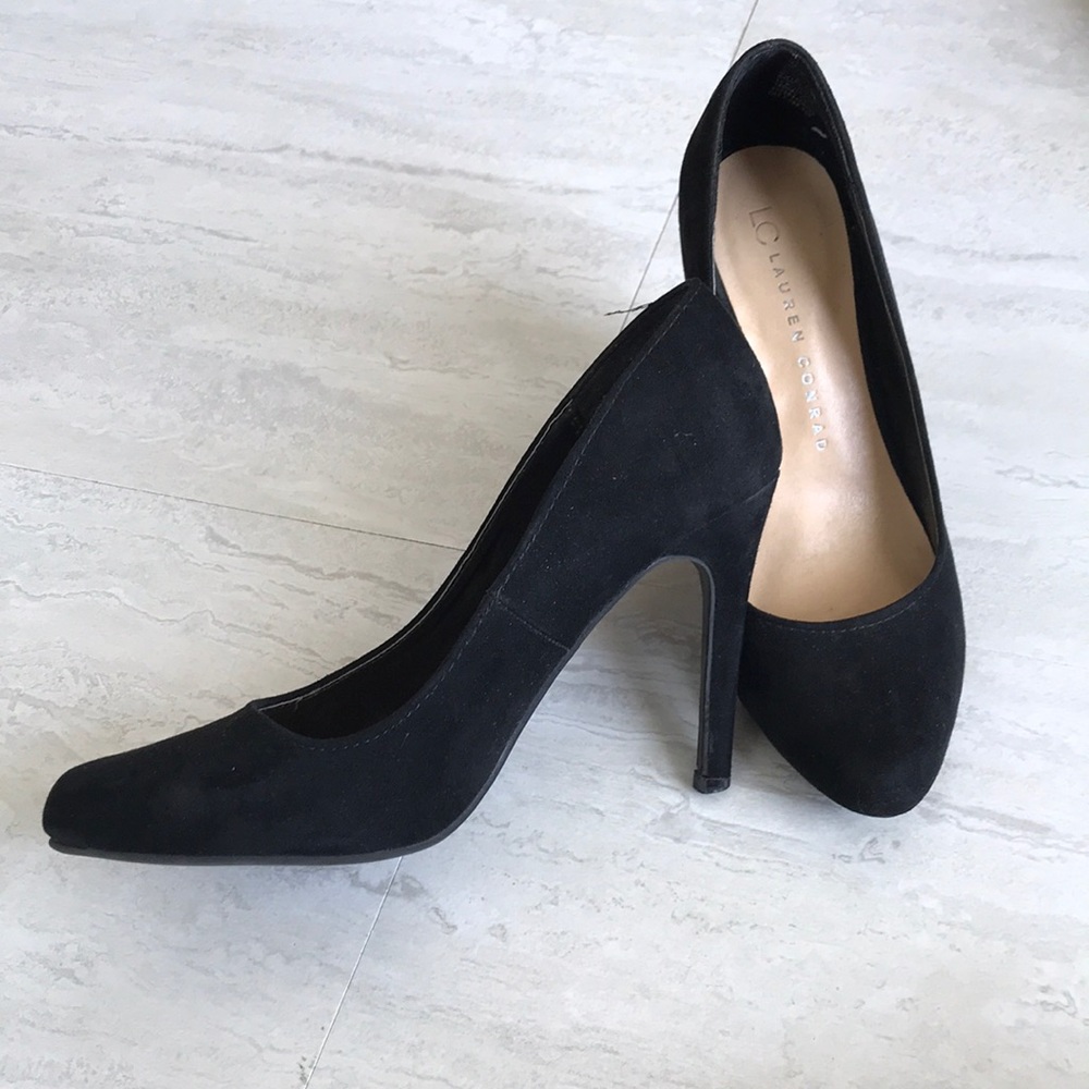 LAUREN CONRAD BLACK SUADE PUMPS